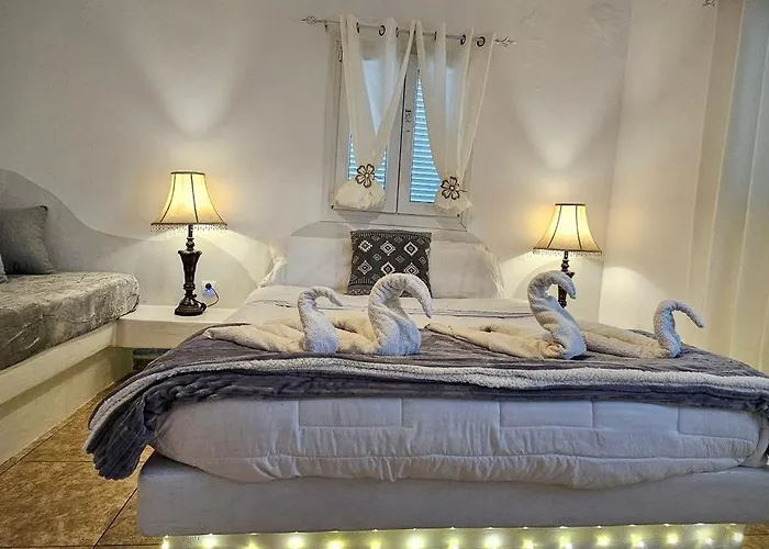 Santorini Sunrise Pleasure * Perissa (Santorini)