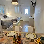 Santorini Sunrise Pleasure Apartament *