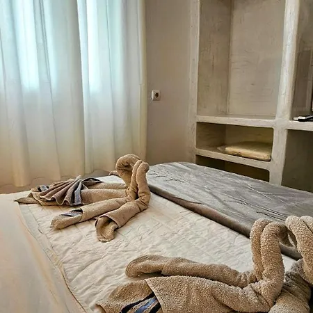 Apartment Pleasure Black Santorini