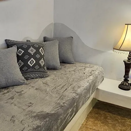 Apartment Pleasure Black Santorini
