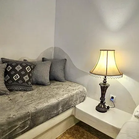 Apartment Pleasure Black Santorini