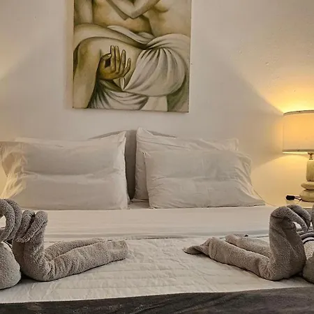 Apartment Pleasure Black Santorini
